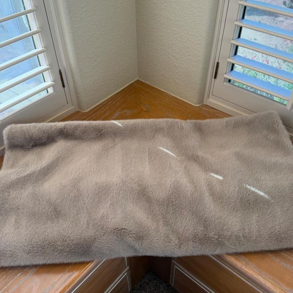 Nordstrom Rack Faux Fur Throw Blanket - Tan
